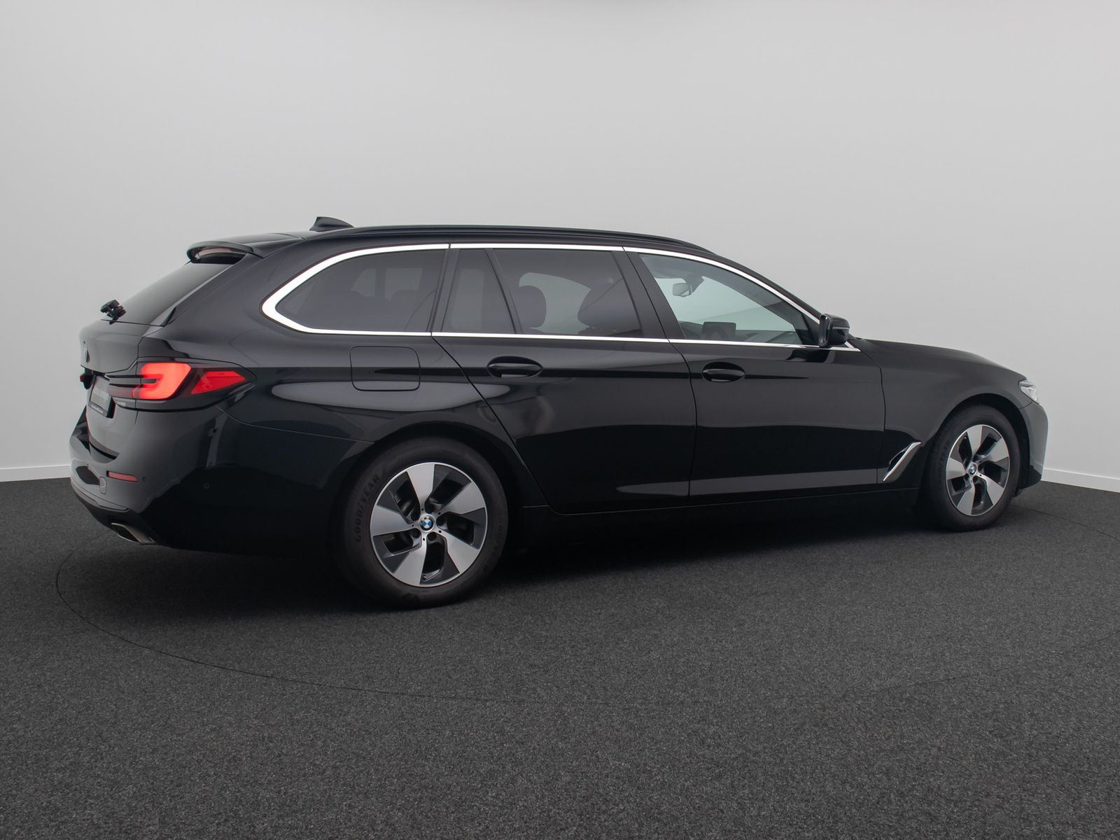 Fahrzeugabbildung BMW 520d xD Laser ACC HUD DAB Kamera DisplKey Alarm