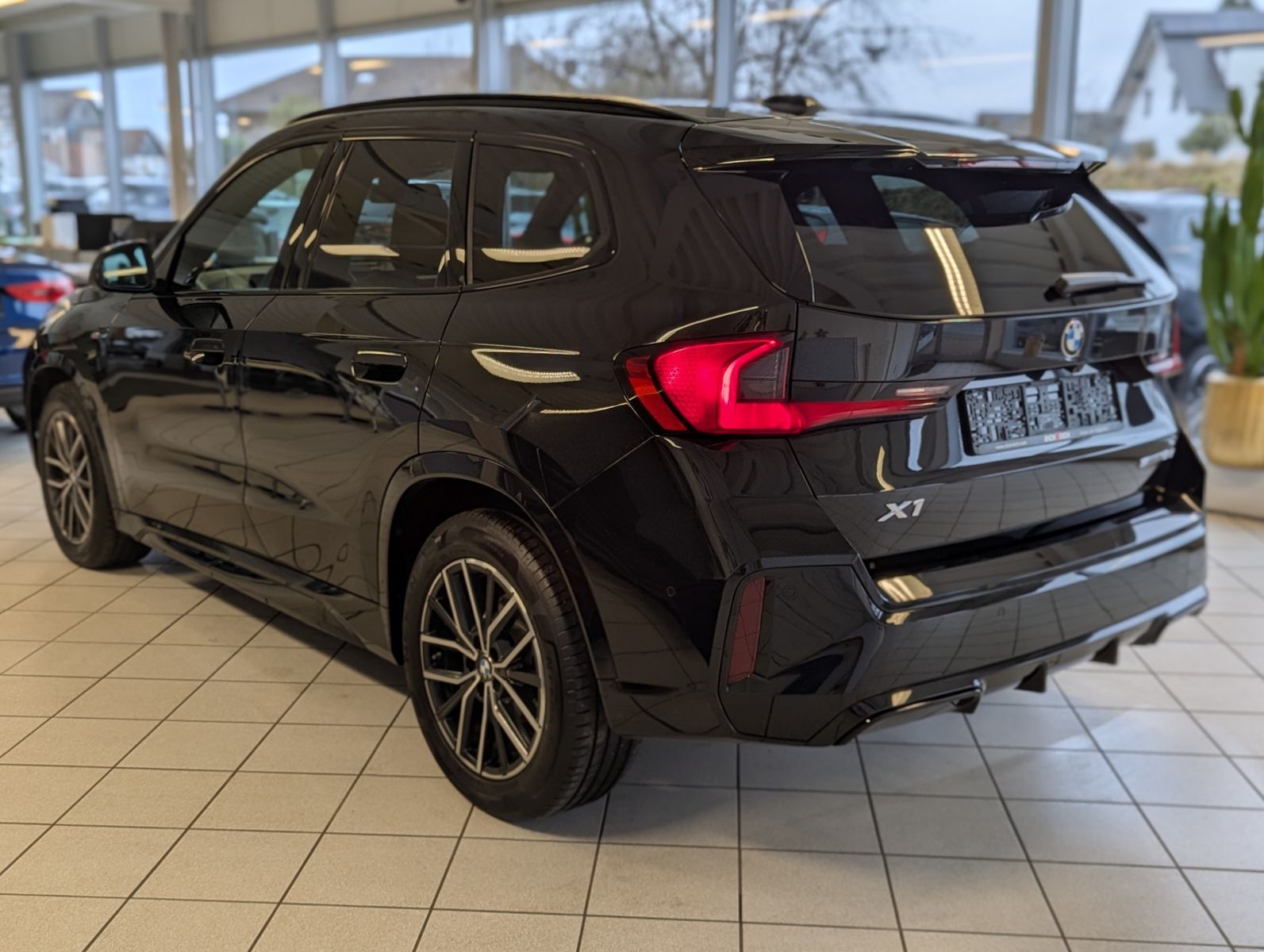 BMW X1 18 d M-Sport Pano Premium-Travel-Paket AHK - Image 7