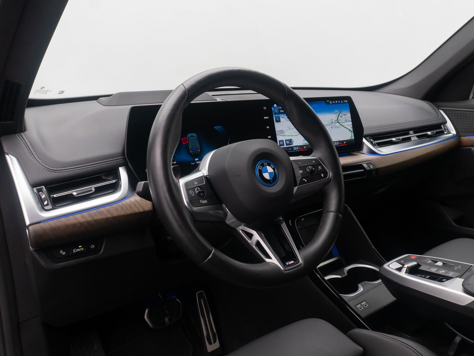 Fahrzeugabbildung BMW iX1 xD30 M Sport HUD DAB AHK 360&deg; CockpitPro 18"