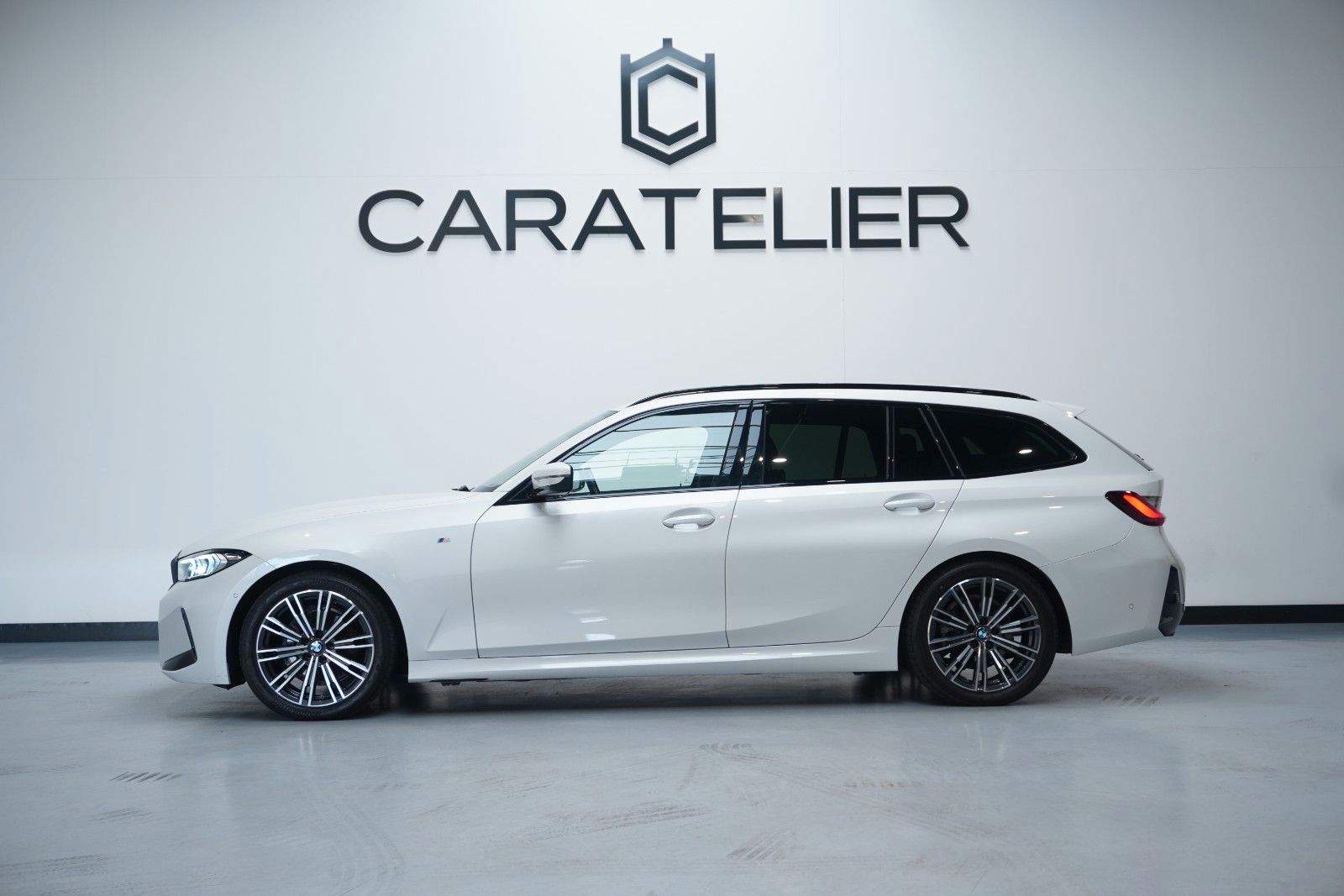 BMW 318 3 Touring 318 i M Sport imagem 2