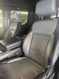 Ford F150 Lightning Lariat grosse Batterie im Vorlauf