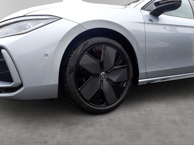 Fahrzeugabbildung Volkswagen Passat Variant 1,5 eTSi R-Line Black Pano AHK