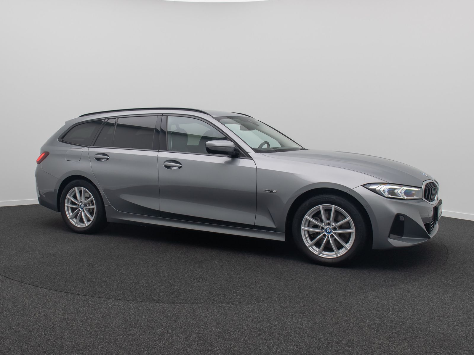 Fahrzeugabbildung BMW 330e Stop&Go Kamera DAB Komfort Leder Sport