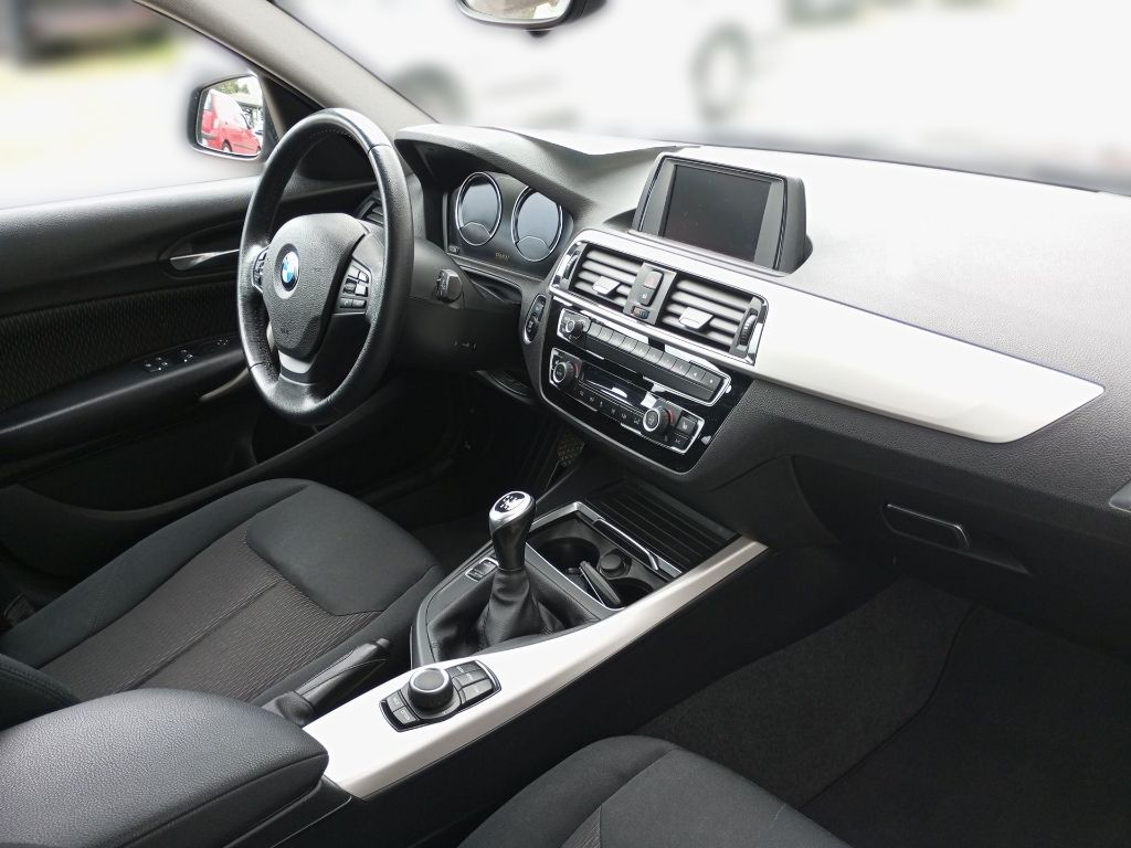 Fahrzeugabbildung BMW 118 I Advantage, PDC + Sitzheizung