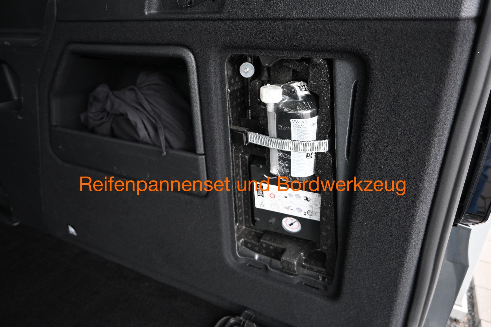Fahrzeugabbildung Ford Grand Tourneo 2.0 d Titanium Aut °PANO°KAM°8FACH