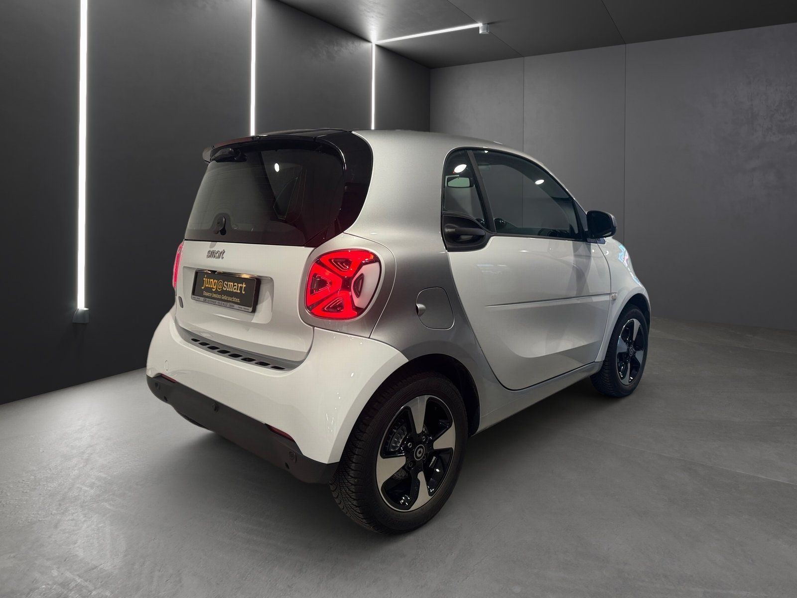 Fahrzeugabbildung Smart smart EQ fortwo Exclusive*Kamera*Media*LED*22kW*