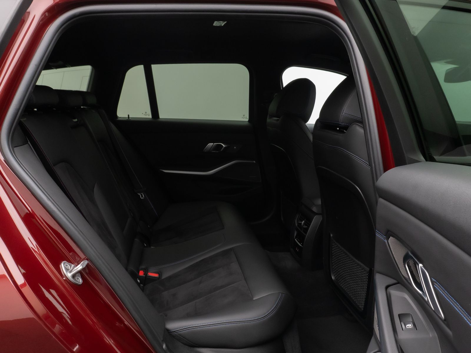 Fahrzeugabbildung BMW 320d M Sport Kamera HUD DAB H/K Komfort 19Zoll