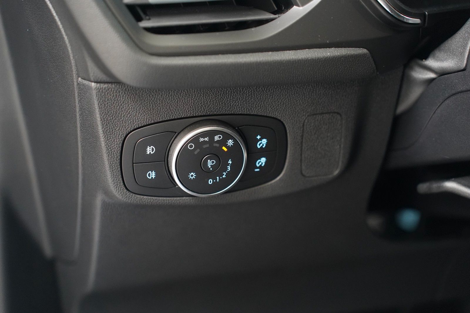 Fahrzeugabbildung Ford Focus Active X*PANO*ACC*RFK*WINTER-P.*ALLWETTER