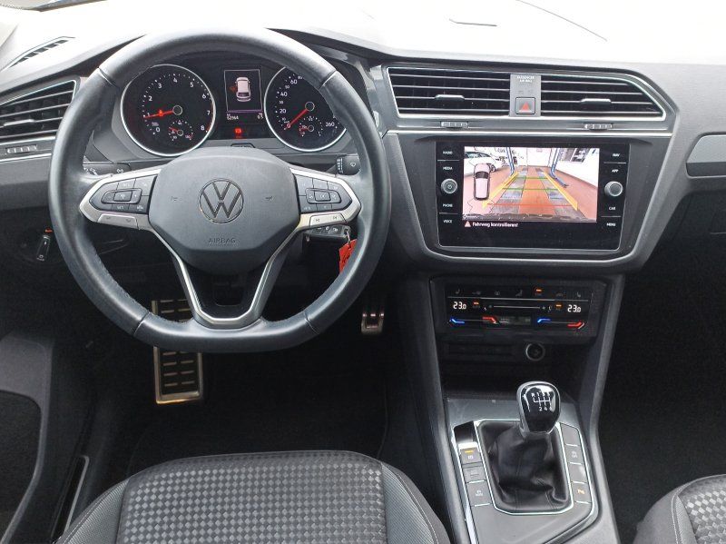 Fahrzeugabbildung Volkswagen Tiguan 1.5 TSI Active   ACC+KAMERA+NAVI+SMART-LI