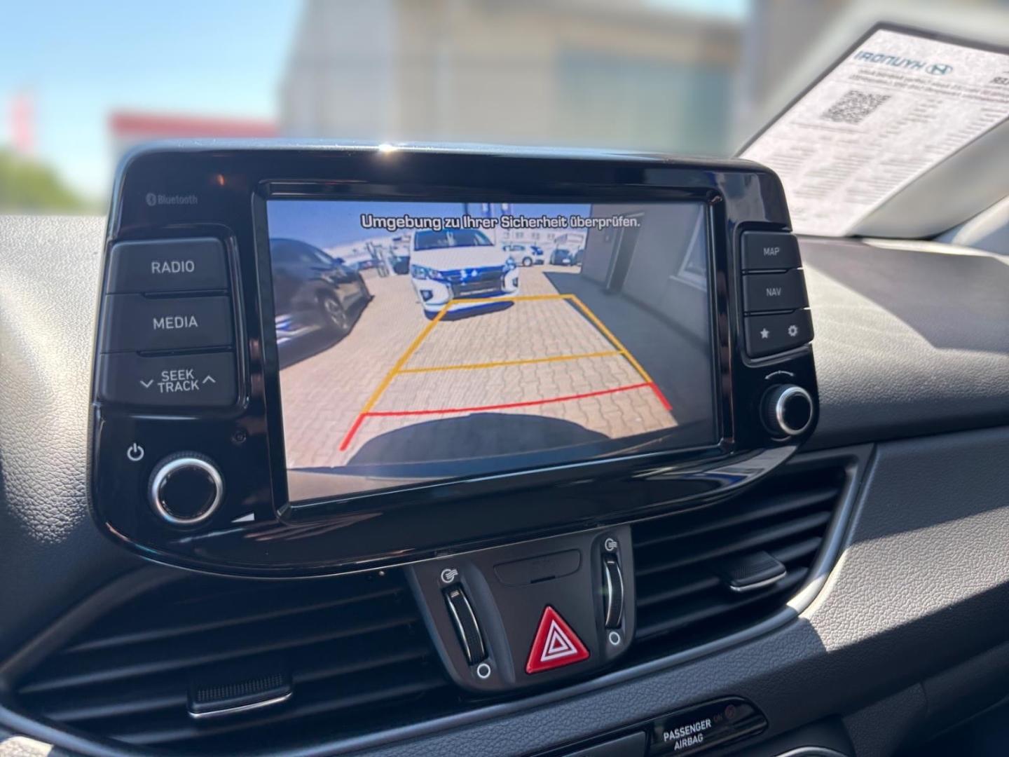 Hyundai i30 Intro LED Apple CarPlay Android Auto Mehrzon