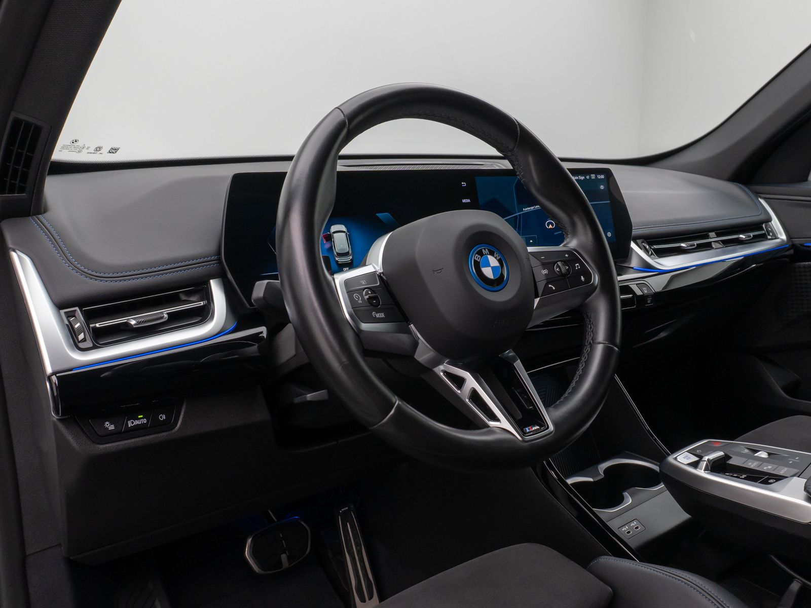 Fahrzeugabbildung BMW iX1 xD30  M Sport Kamera DAB Fernlichtassist AHK