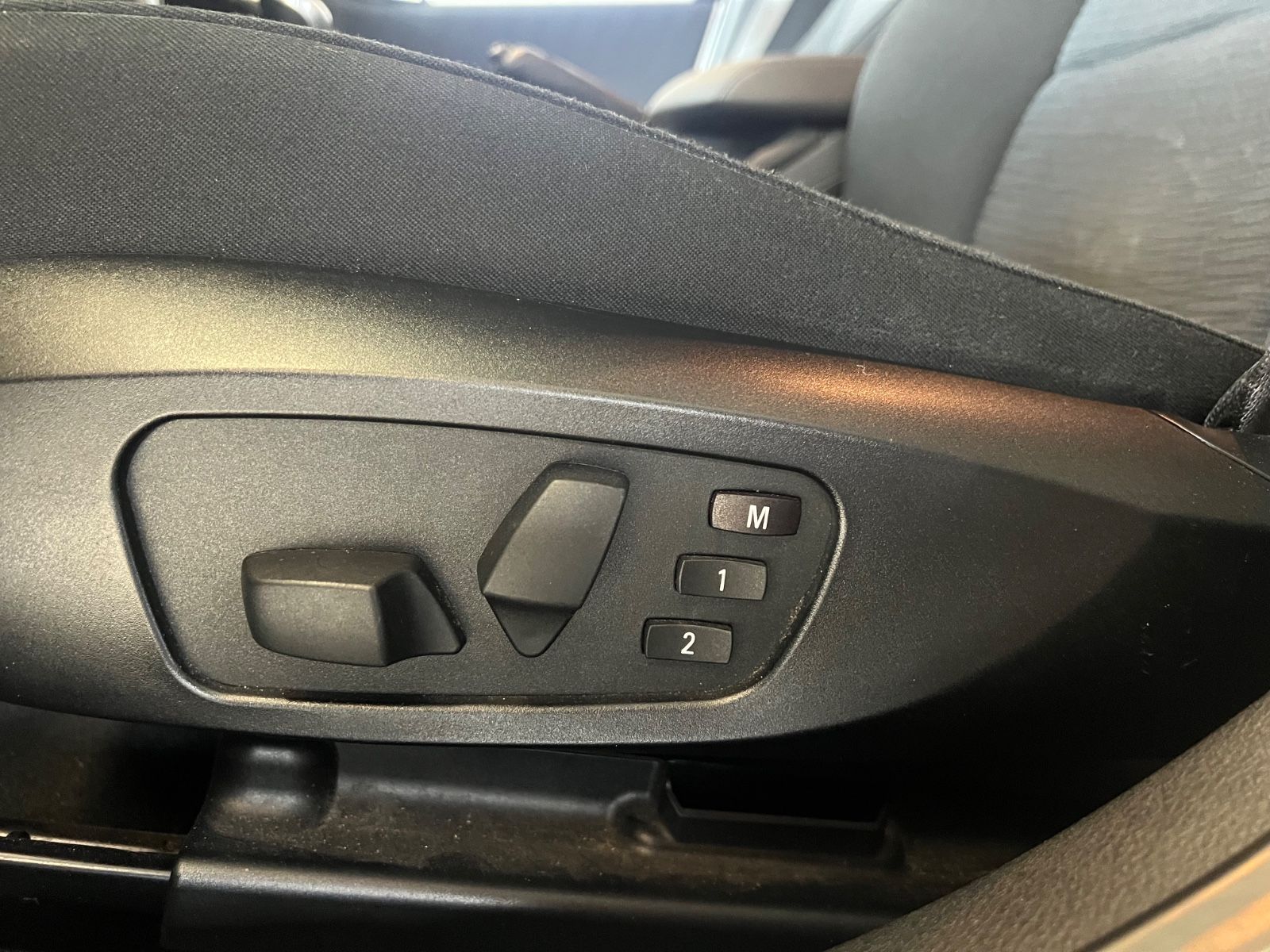 Fahrzeugabbildung BMW X1 18 d xDrive *LED/XENON*NAVI*MEMORY*