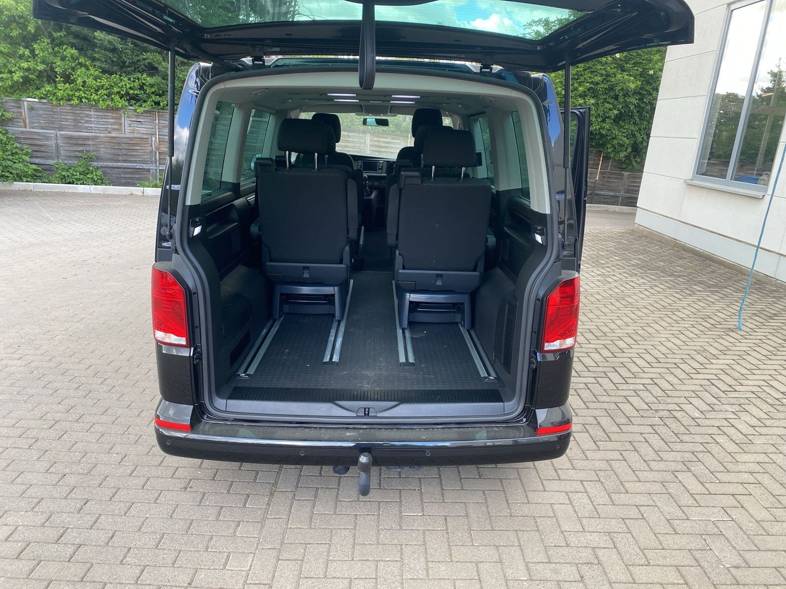 Fahrzeugabbildung Volkswagen T6 Multivan T6.1 2.0 TDI Trendline AHK