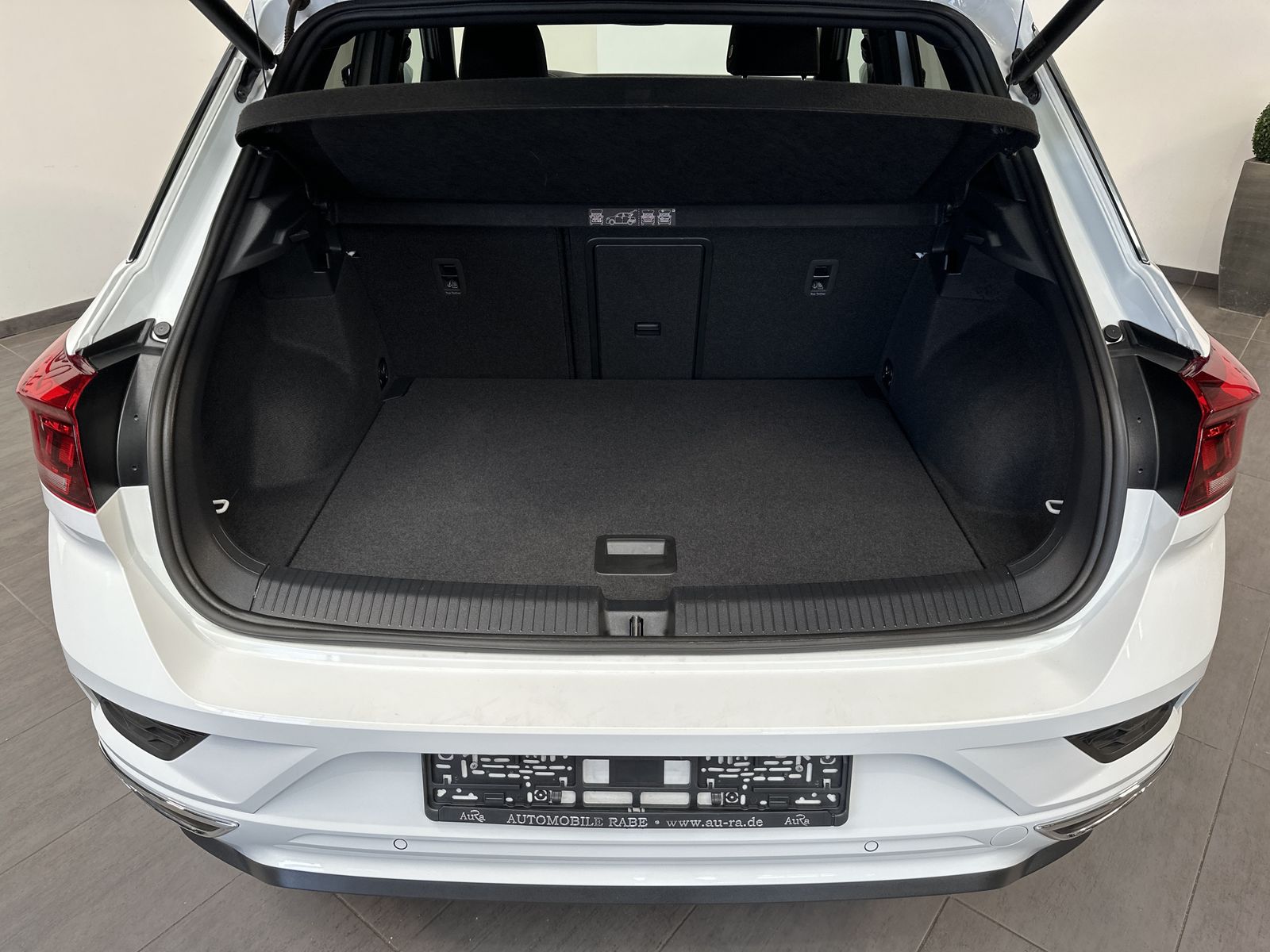 Fahrzeugabbildung Volkswagen T-Roc 2.0 TSI DSG R-Line 4M NAV+LED+ACC+AHK+KAM