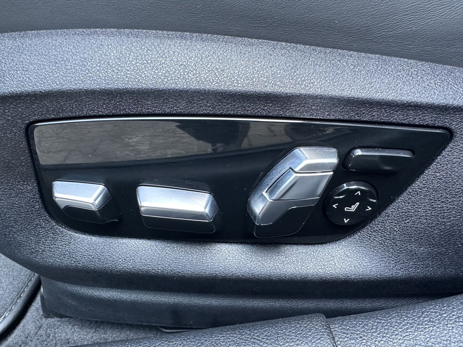 Fahrzeugabbildung BMW M5 Competition NAV+LED+KERAMIK+KAMERA+20ZOLL+1HD