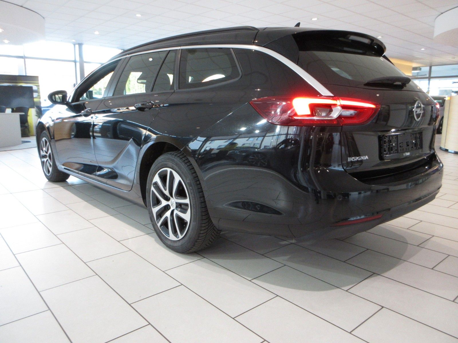 Fahrzeugabbildung Opel Insignia B ST 1.5D LED/NAVI/PDC/SHZ/LHZ