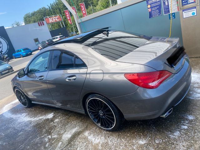 MERCEDES-BENZ CLA 200 sehr gepflegt Pano Night Paket 8fach