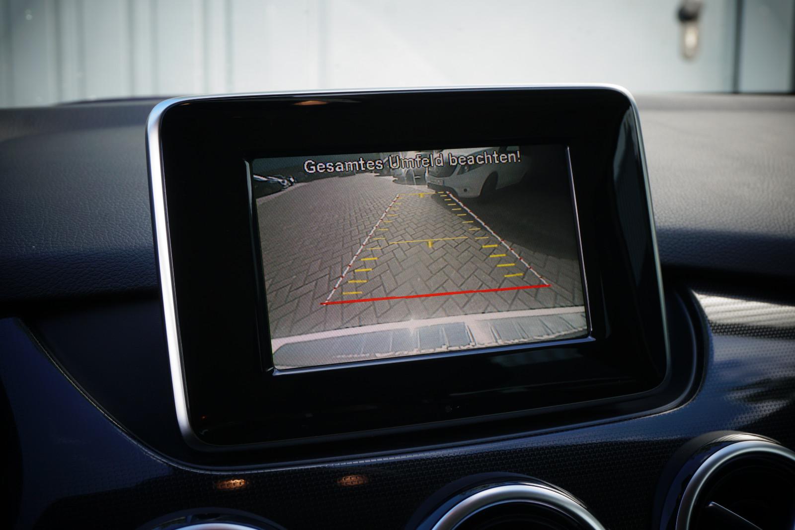 Mercedes-Benz B 180 Bi-Xenon RFK SHZ NAV Leder AHK Memory