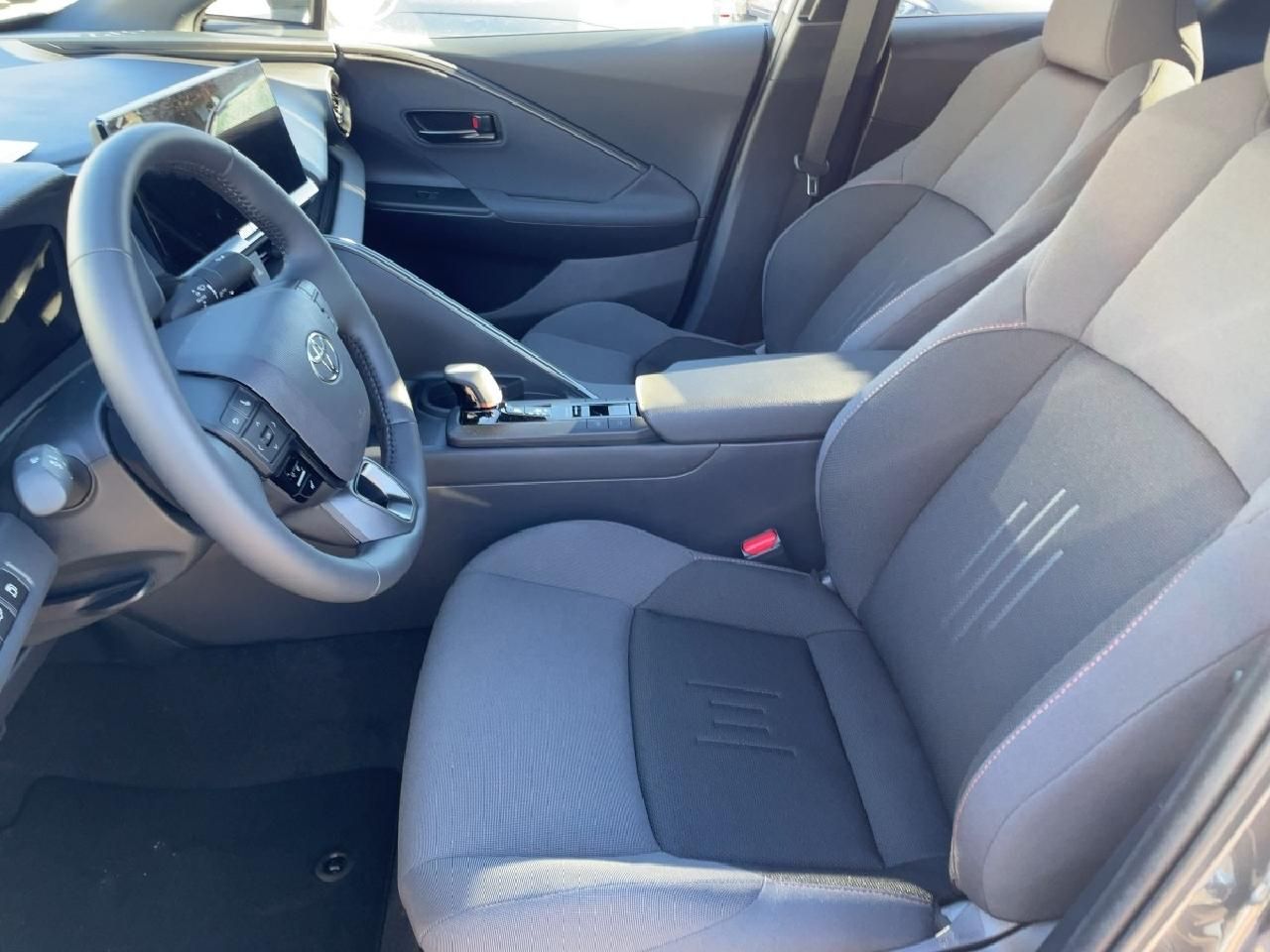 Fahrzeugabbildung Toyota Plug-In Hybrid 2,0 l FWD Teamplayer+technik-Pak