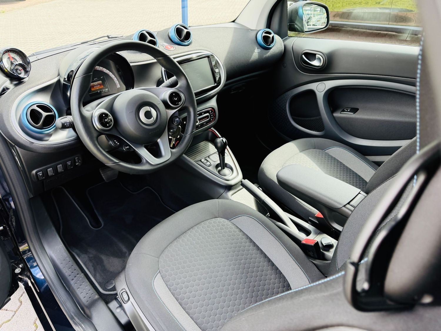 Fahrzeugabbildung Smart forTwo EQ CABRIO EXCLUSIVE, LED, PTS, RFK, W-Pak