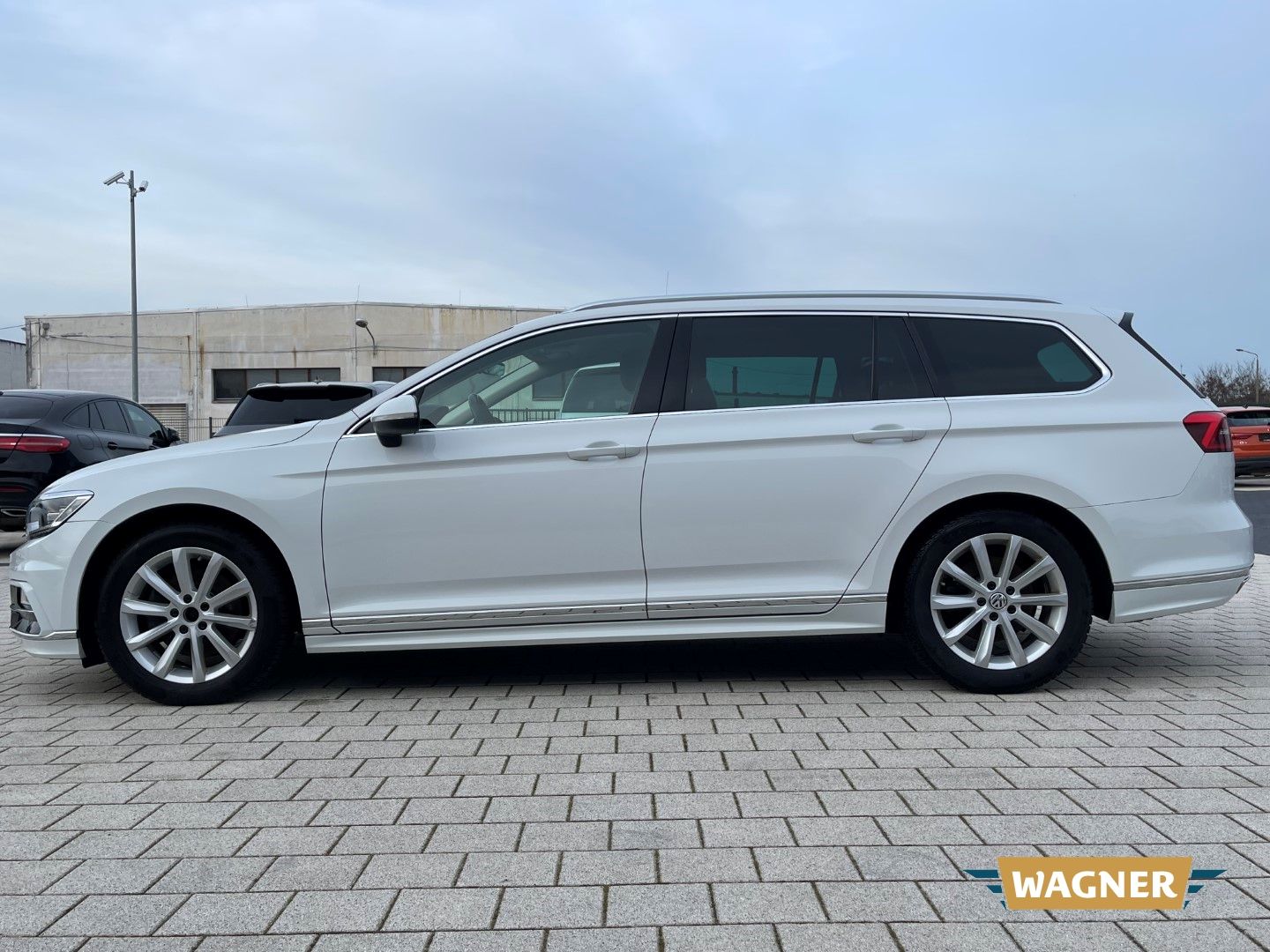 Fahrzeugabbildung Volkswagen Passat Variant R-Line Highline 1.8 TSI