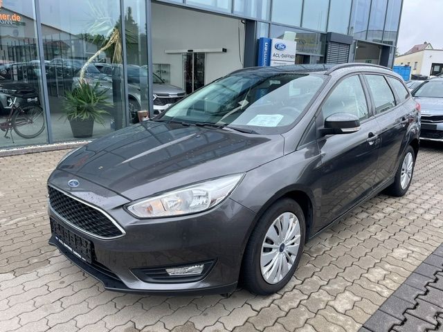 Fahrzeugabbildung Ford Focus Turnier Business Allwetter Sitzheizung