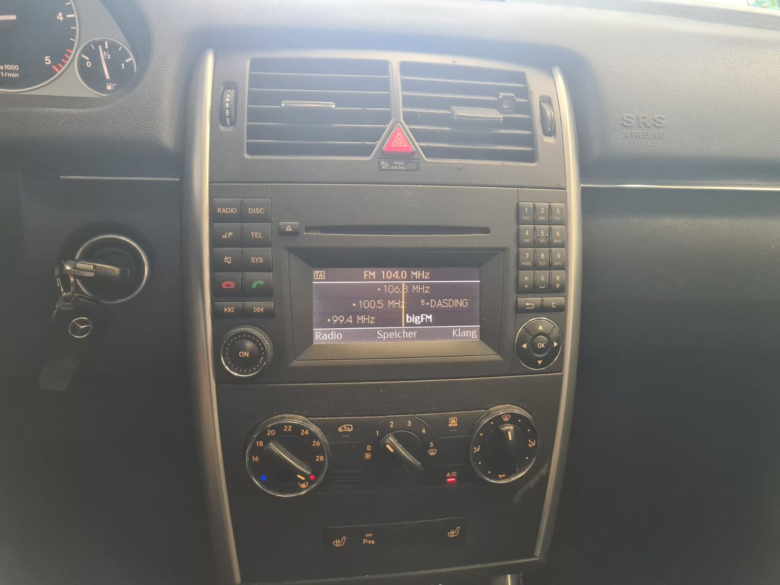 Fahrzeugabbildung Mercedes-Benz B 200 CDI / PANO / KLIMA / AUTOMATIK