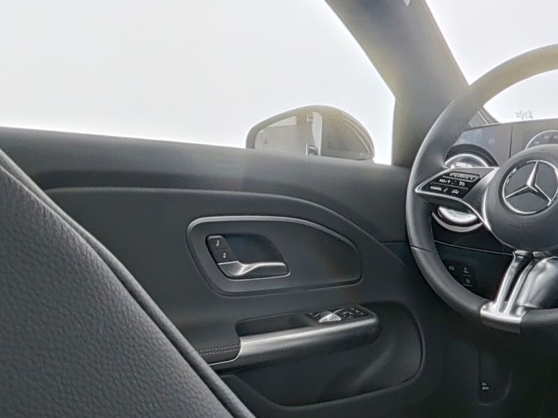 Fahrzeugabbildung Mercedes-Benz CLA 200 EQ ACC AUT Fernlichtass. Kam. KeyLess LM