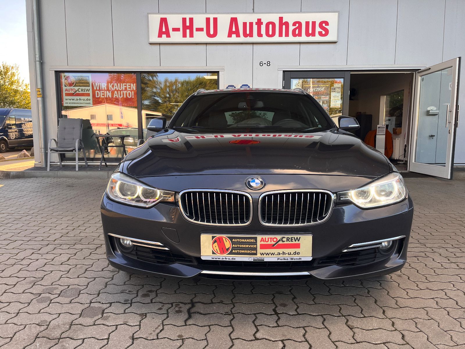 Fahrzeugabbildung BMW 330 Touring 330 d xDrive Automatik/ Panorama