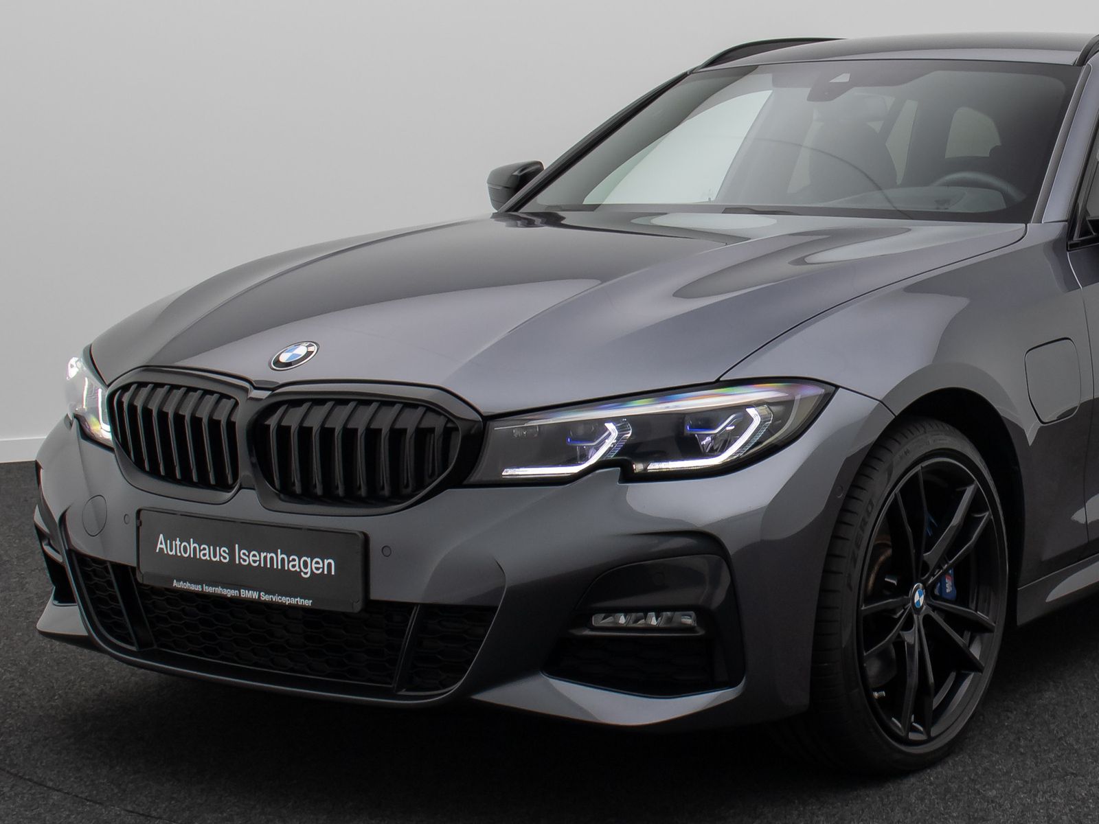 Fahrzeugabbildung BMW 330e M Sport Kamera Laser HUD DAB H/K AHK 19Zoll
