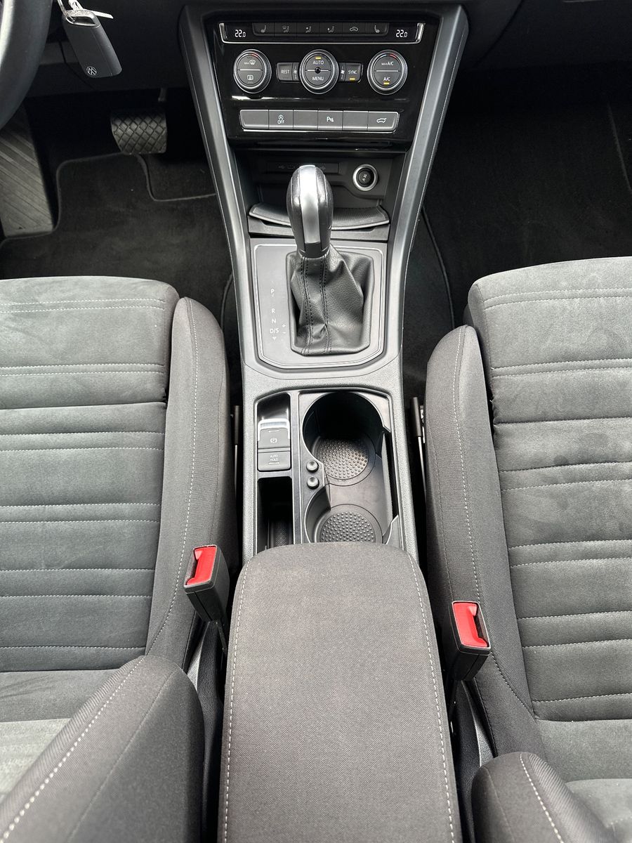 Fahrzeugabbildung Volkswagen Touran 2.0 TDI DSG Comfortline NAV+ACC+KAMERA+PP