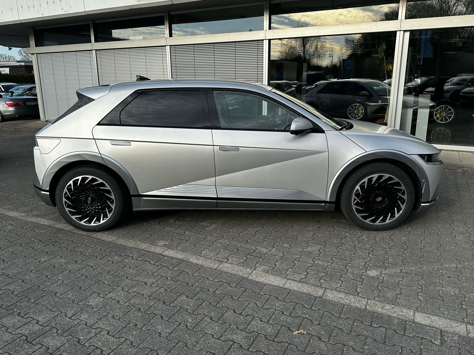 Fahrzeugabbildung Hyundai Ioniq 5 Uniq 4WD MEMO+LED+HEAD+SHZ+BOSE+ACC+360°