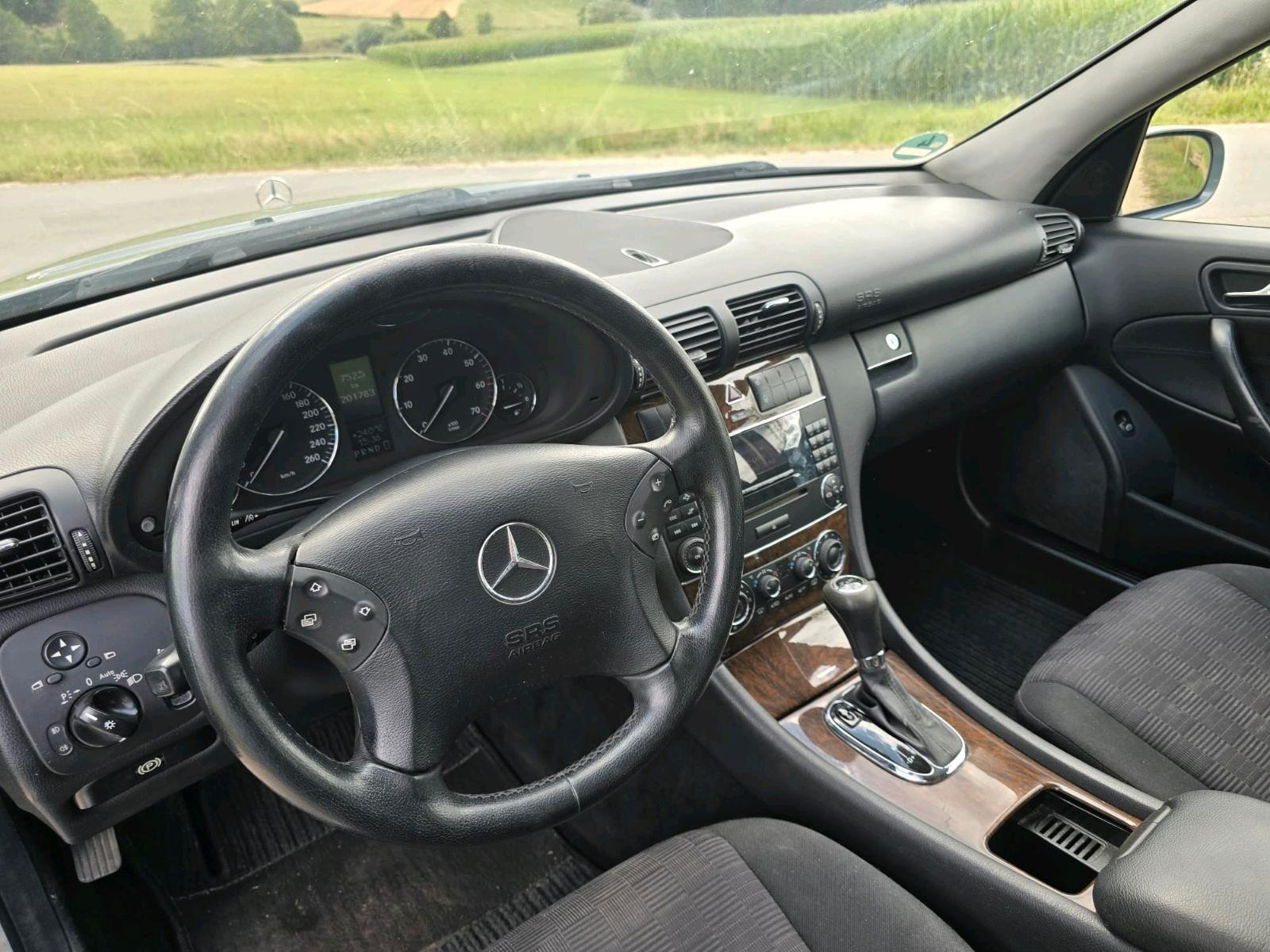 Mercedes-Benz  2004 — photo 9