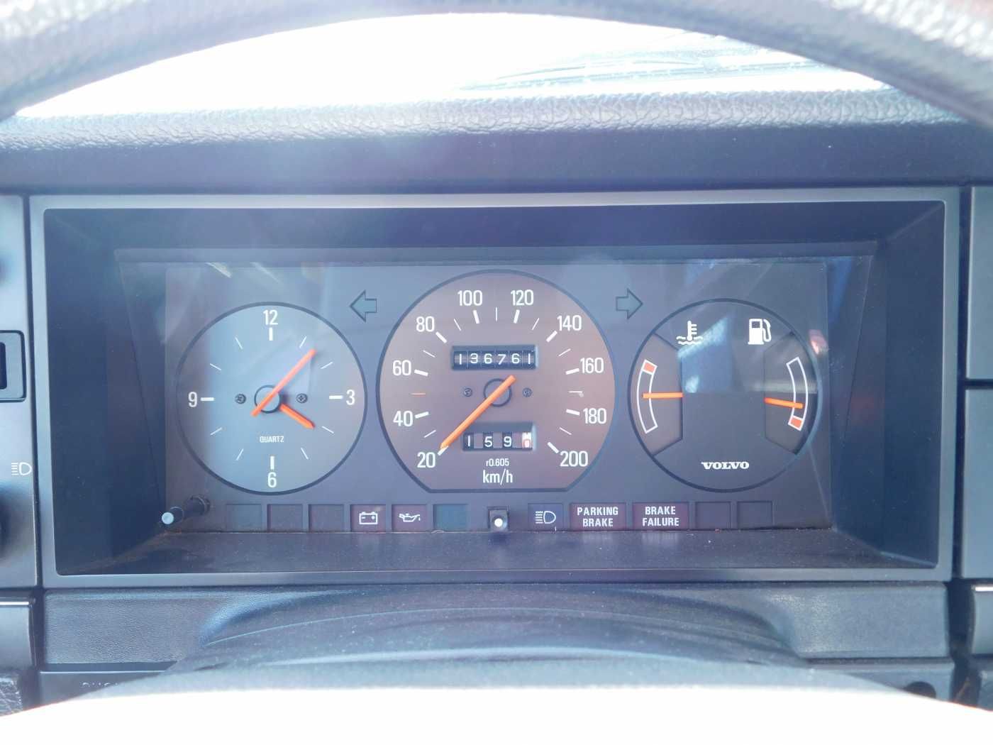 Fahrzeugabbildung Volvo 240 DL 240 DL 'H-Kennzeichen, TÜV neu'