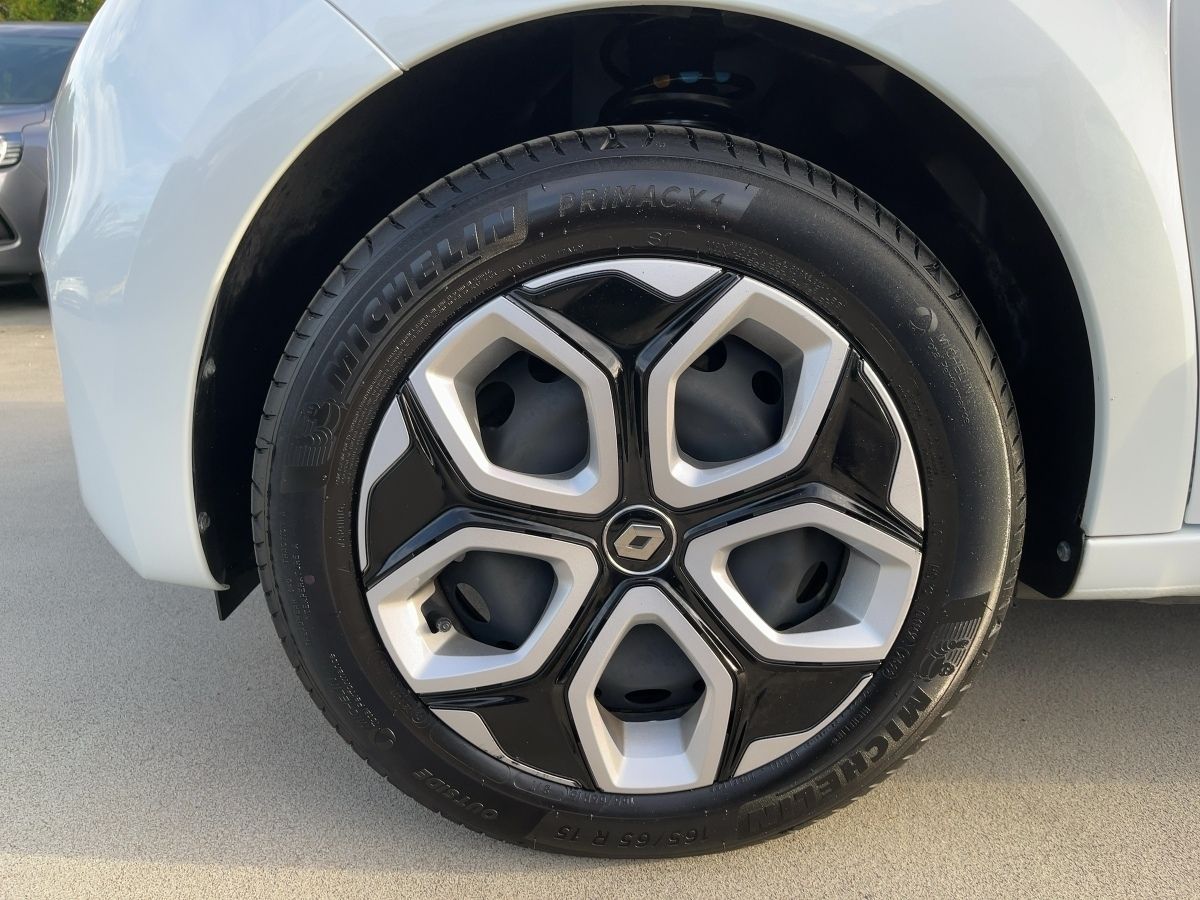 Fahrzeugabbildung Renault Twingo EQUILIBRE SCe 65 SHZ Kamera Navi - mit KI generiert/bearbeitet