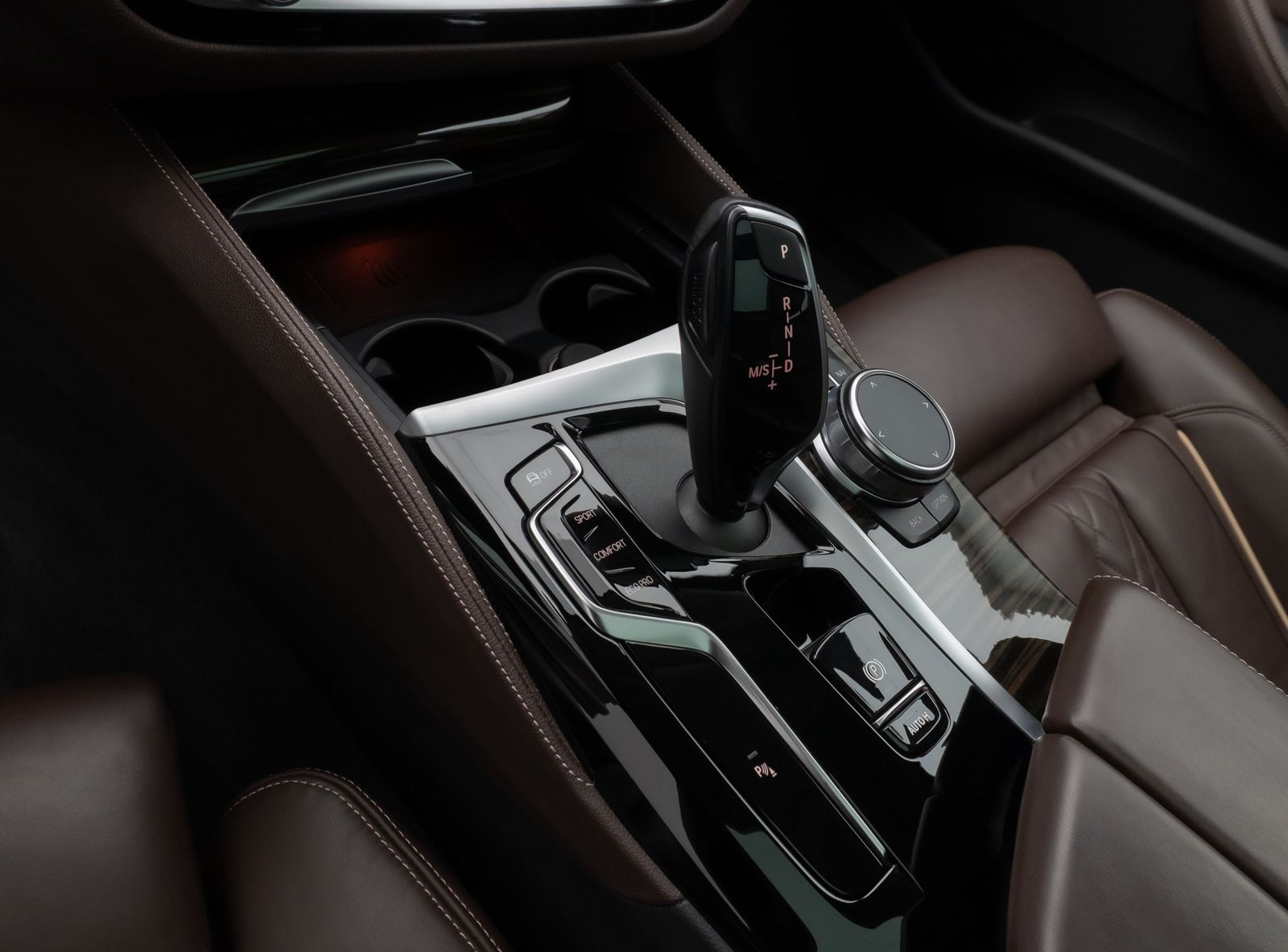 Fahrzeugabbildung BMW 530d xD Luxury Line Panorama HUD Individual 19Zl