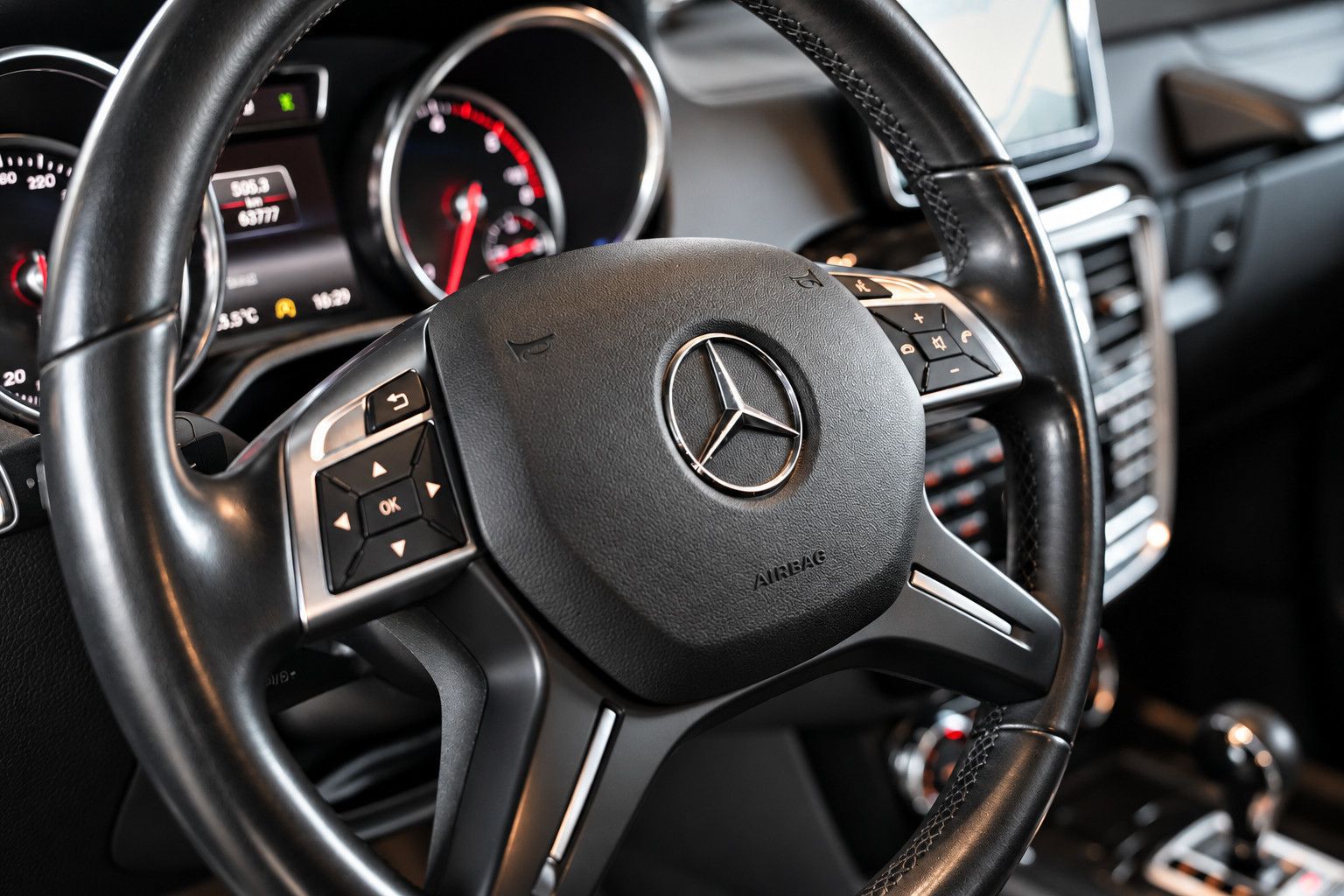 Fahrzeugabbildung Mercedes-Benz G 350 d*AMG*S-Dach*HarmanKardon*Memory*Sitzklima