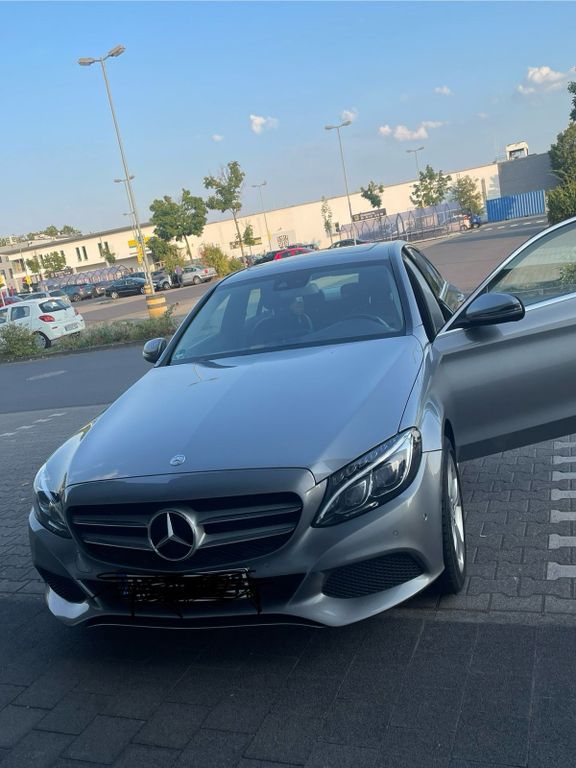 Image of Mercedes-Benz E 220