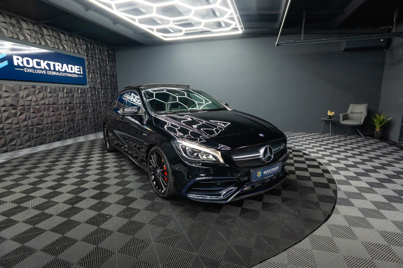 Fahrzeugabbildung Mercedes-Benz CLA 45 AMG 4Matic Performance Night *Pano*LED*