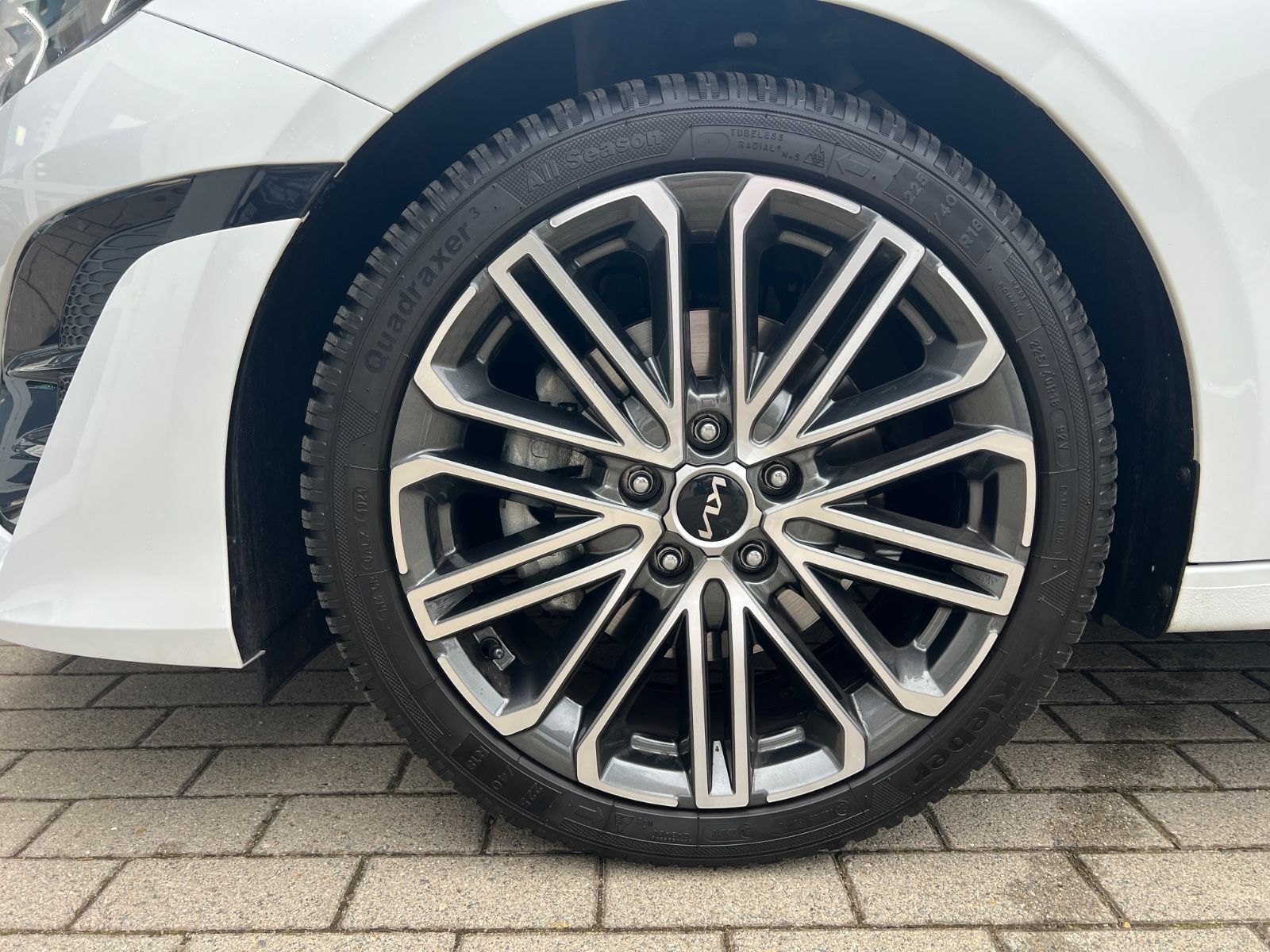 Fahrzeugabbildung Kia Ceed SW 1.5T 140 DCT7 GT-Line Leder Tec 18Z GD