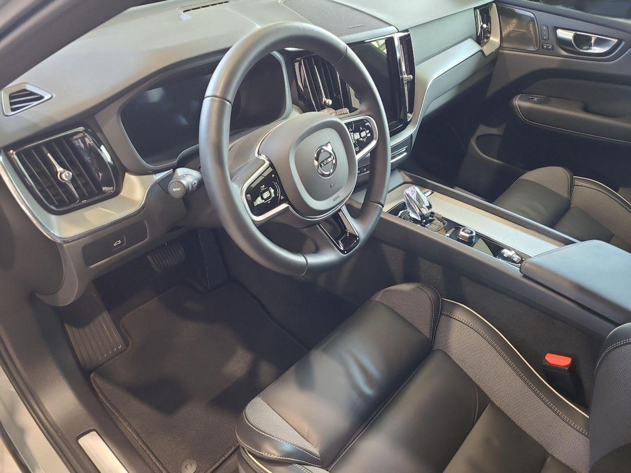 Volvo XC60 B5 (Benzin) Plus Dark AWD Automatik Navi, миниатюра 8