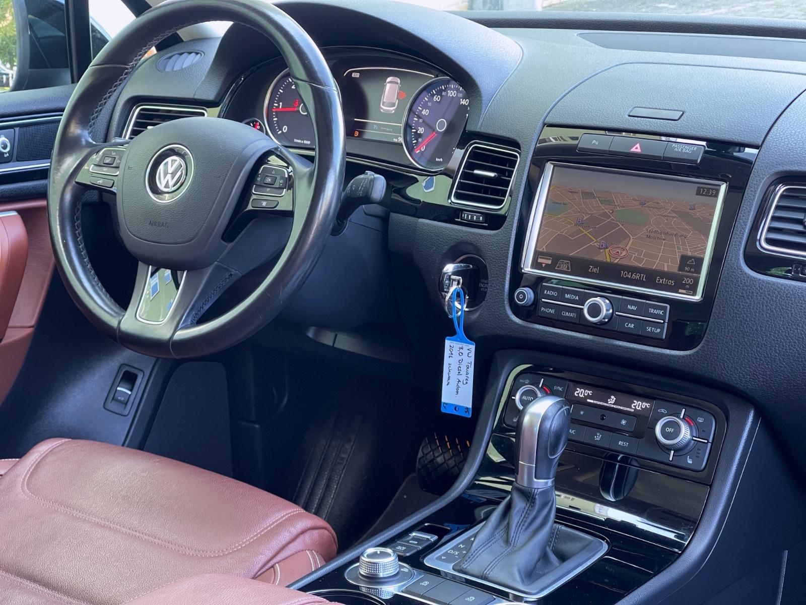 Volkswagen TOUAREG V6 TDI 4 MOTION LEDER PANORA SCHECKHEFT