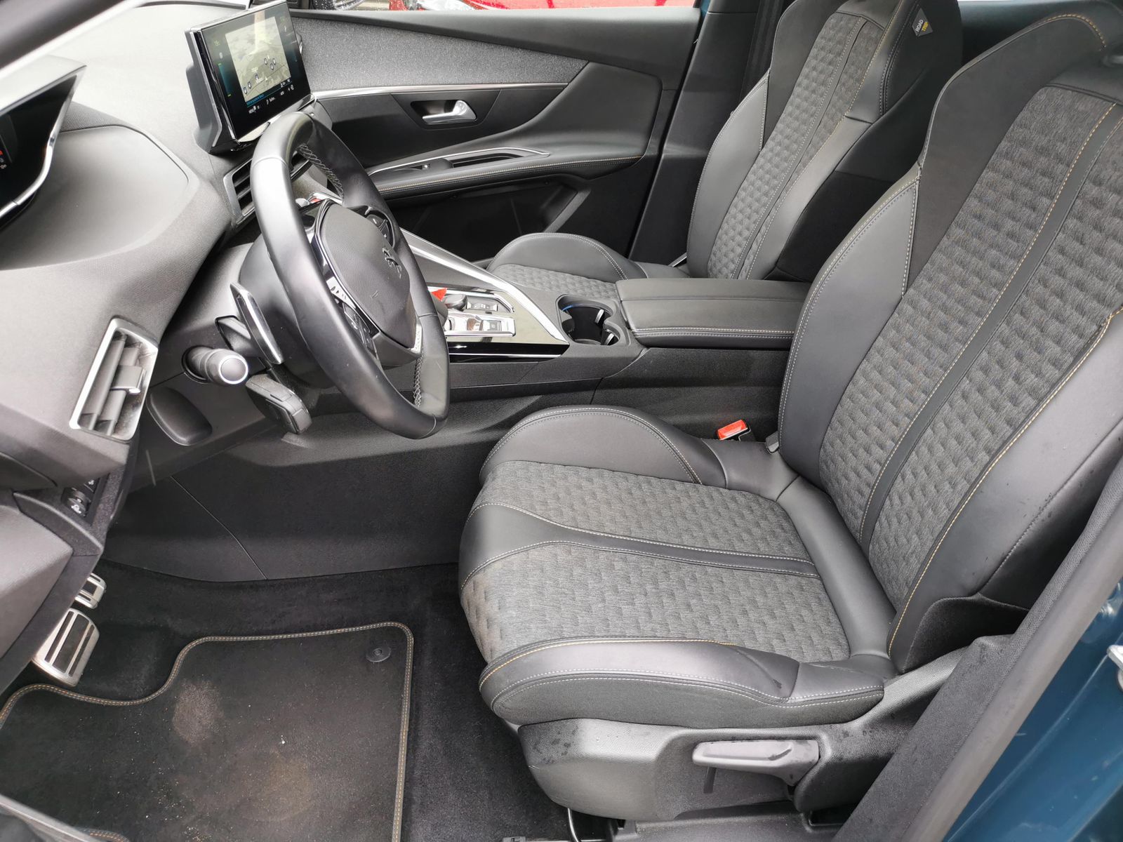 Fahrzeugabbildung Peugeot 3008 1.6 Hybrid 225 (Plug-In), Road Trip