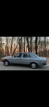 Mercedes-Benz Mercedes W123 Oldtimer in Top Zustand - Mercedes-Benz 250: W123
