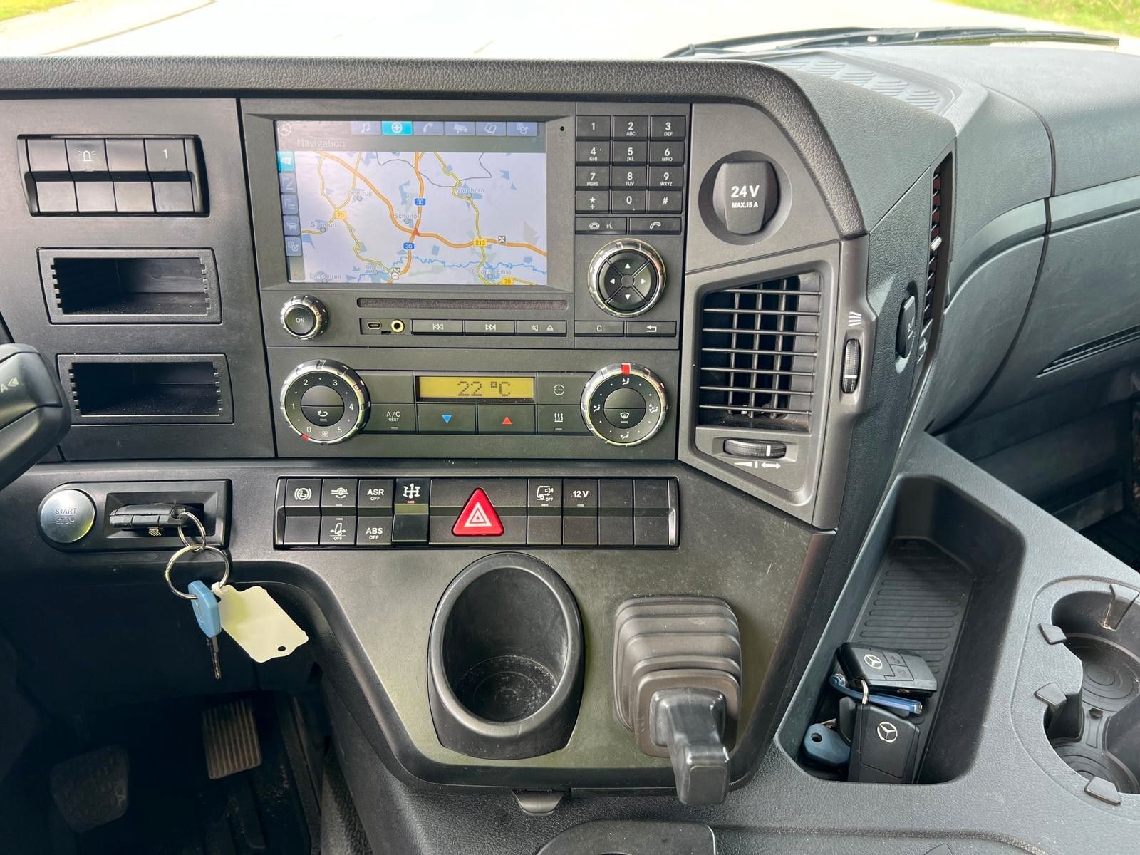 Fahrzeugabbildung Mercedes-Benz Arocs 2643 Kipper PK 18002 Kran Bordmatik