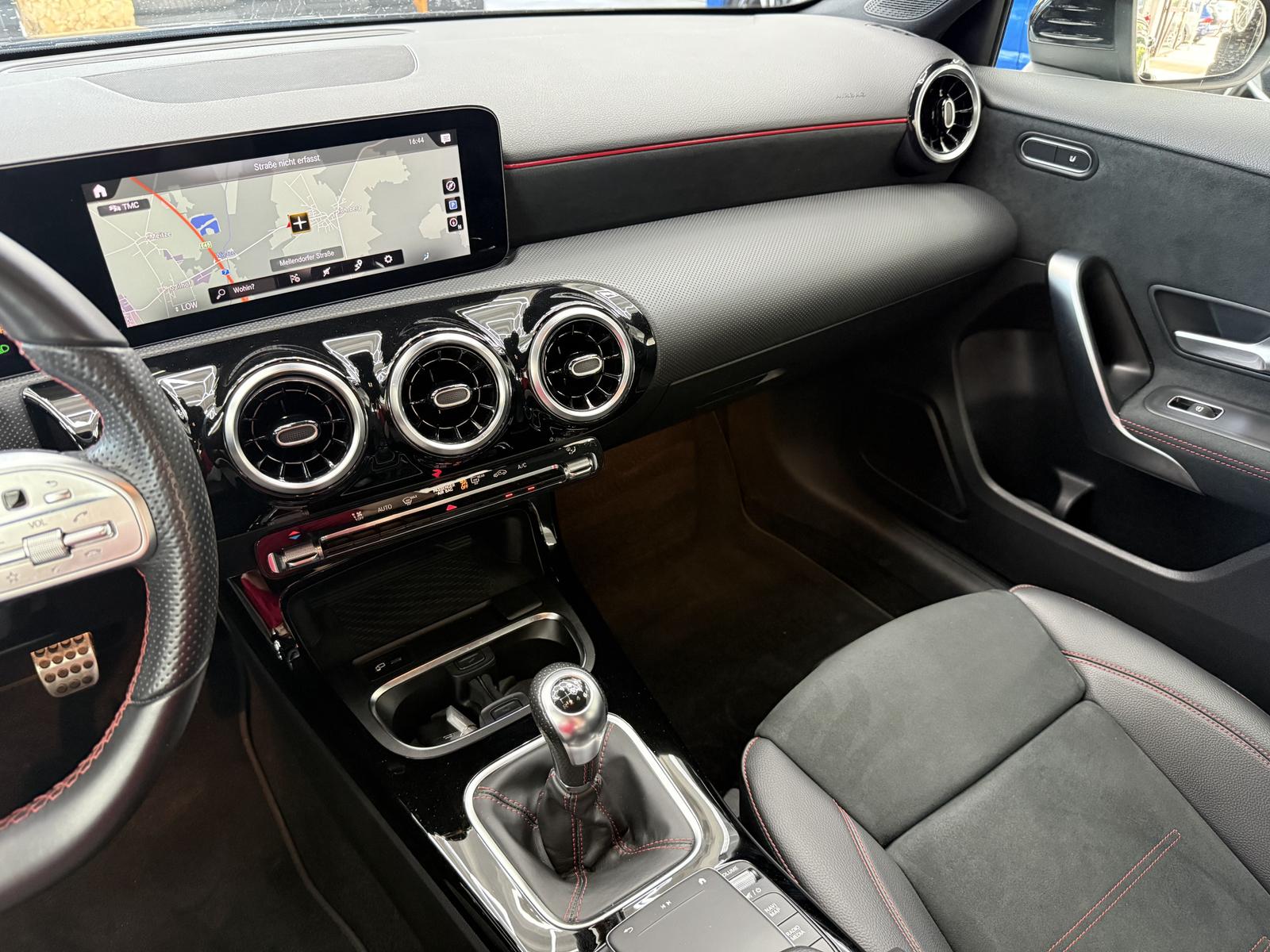 Mercedes-Benz A-Class AMG Line, Leder Alcantara, MB Service Neu!, миниатюра 21