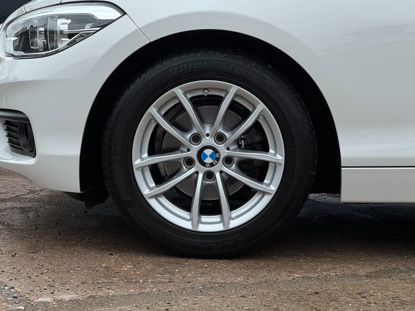 Fahrzeugabbildung BMW 118i Advantage Tempomat BLT PDC LED SHZ AHK