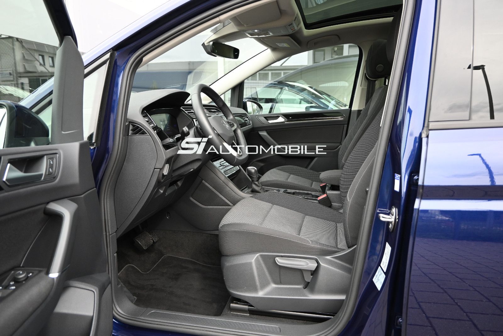 Fahrzeugabbildung Volkswagen Touran 2.0 TDI °UVP61.150€°ACC°AHK°STHZ°8-FACH°