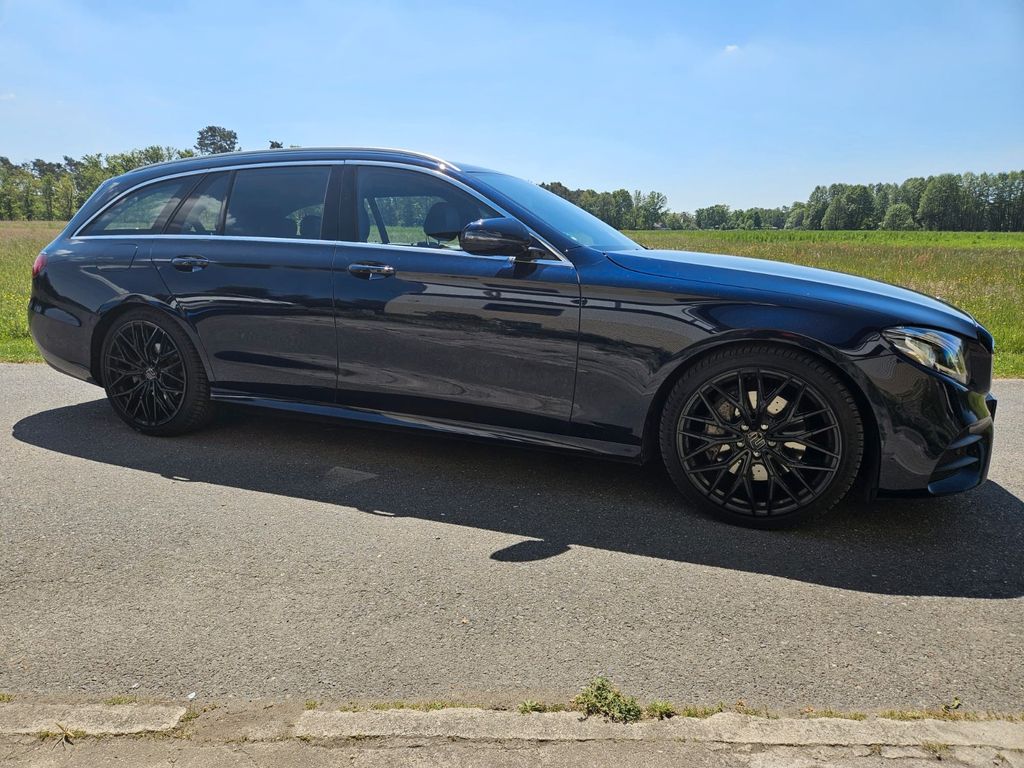 Image of Mercedes-Benz E 300