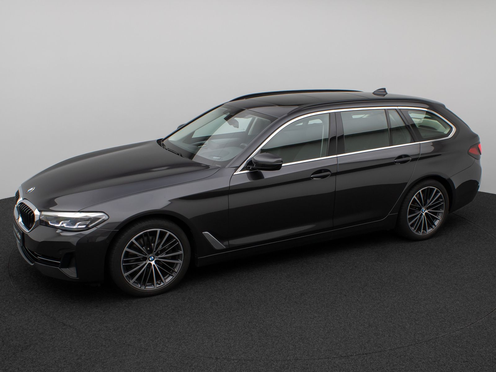 Fahrzeugabbildung BMW 520d Panorama Kamera HUD DAB 4Klima Alarm 19Zoll